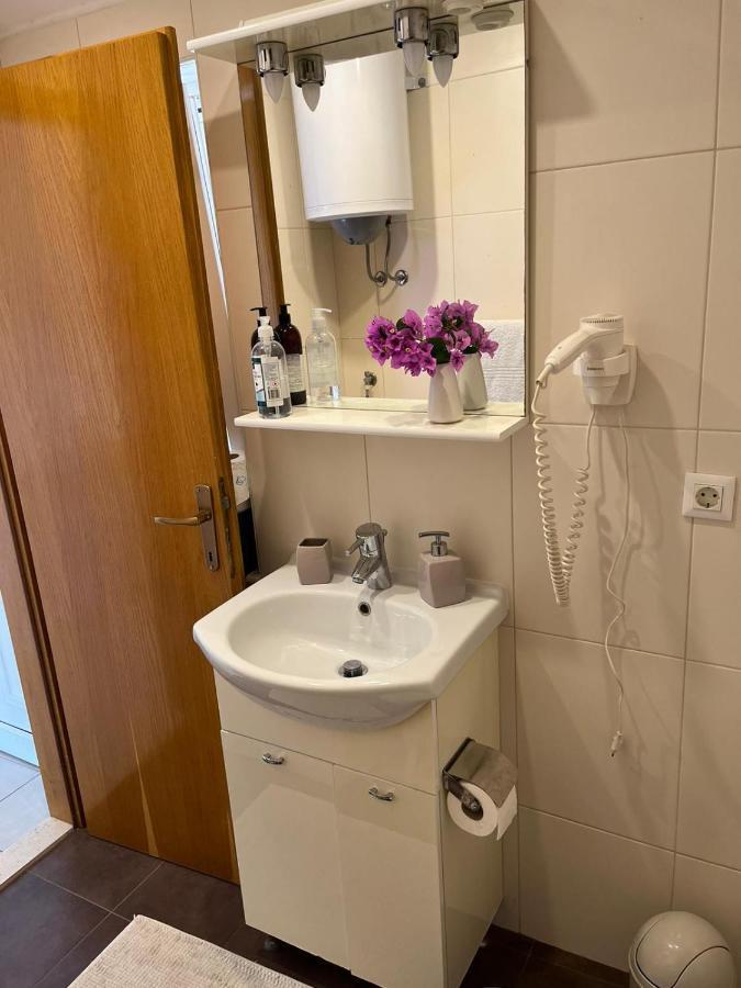 Studio Apartment Sol Mlini Bagian luar foto