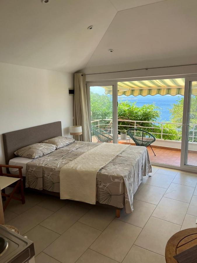 Studio Apartment Sol Mlini Bagian luar foto