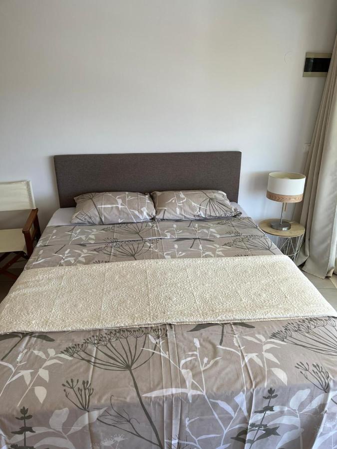 Studio Apartment Sol Mlini Bagian luar foto